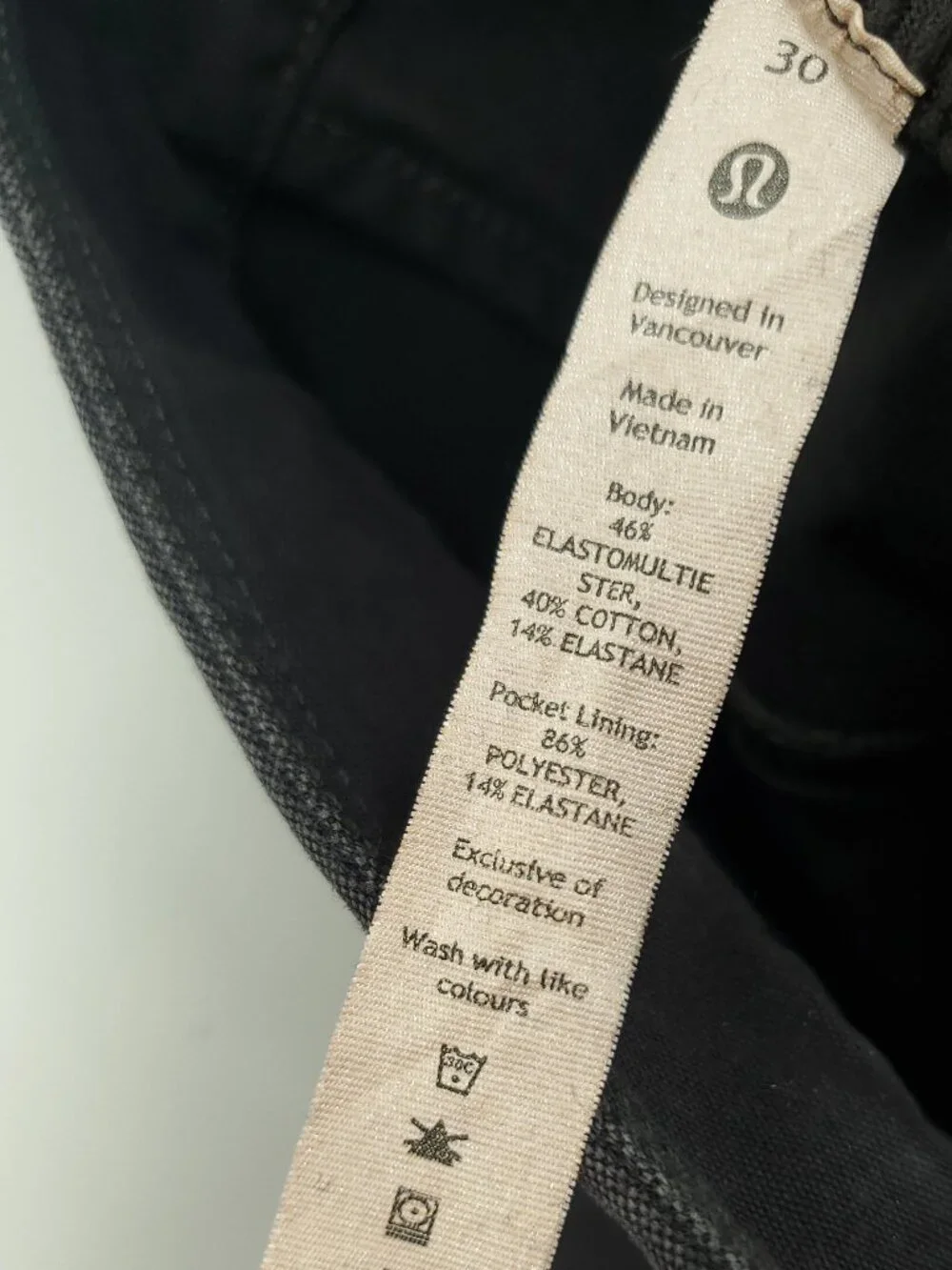 Lululemon Light Utilitech Cargo Pocket High-Rise Crop Sz 30 Graphite Grey